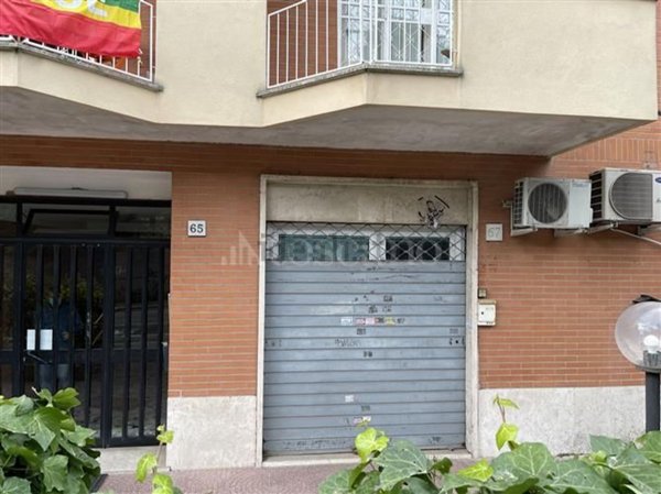 negozio in vendita a Roma in zona Portuense