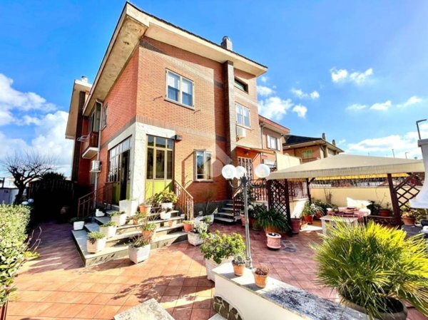 casa indipendente in vendita a Roma in zona Acilia