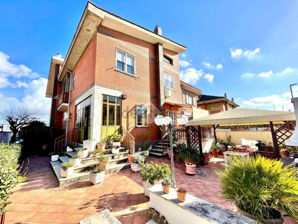 casa indipendente in vendita a Roma in zona Acilia
