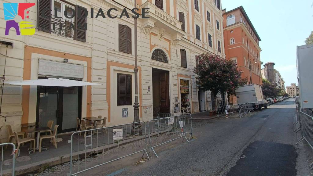 negozio in vendita a Roma in zona Rione Monti/Campitelli