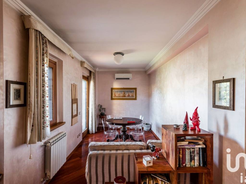 appartamento in vendita a Roma in zona Tuscolano