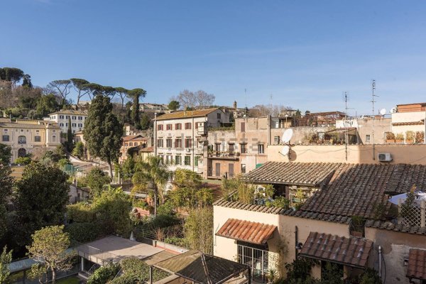 appartamento in vendita a Roma in zona Trastevere