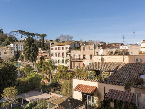 appartamento in vendita a Roma in zona Trastevere