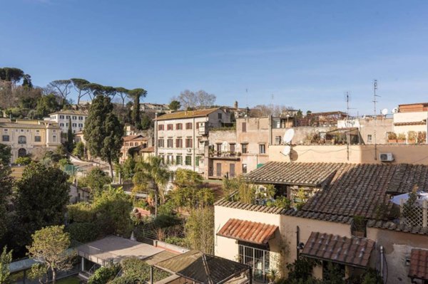 appartamento in vendita a Roma in zona Trastevere