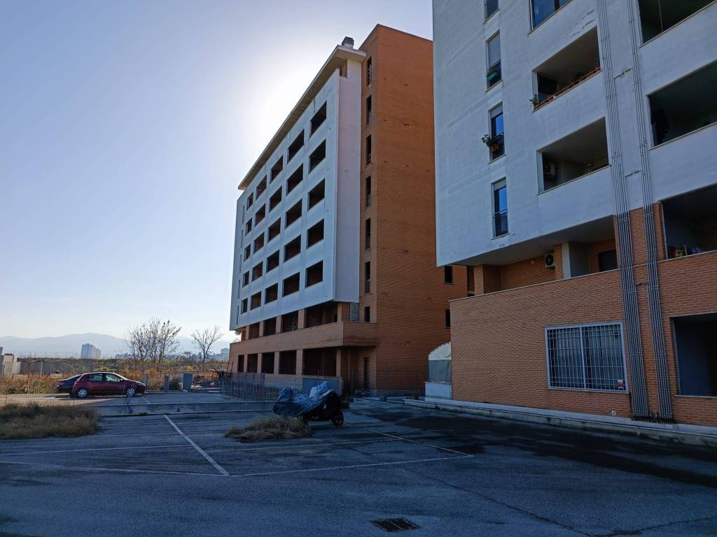 appartamento in vendita a Roma in zona Torre Angela