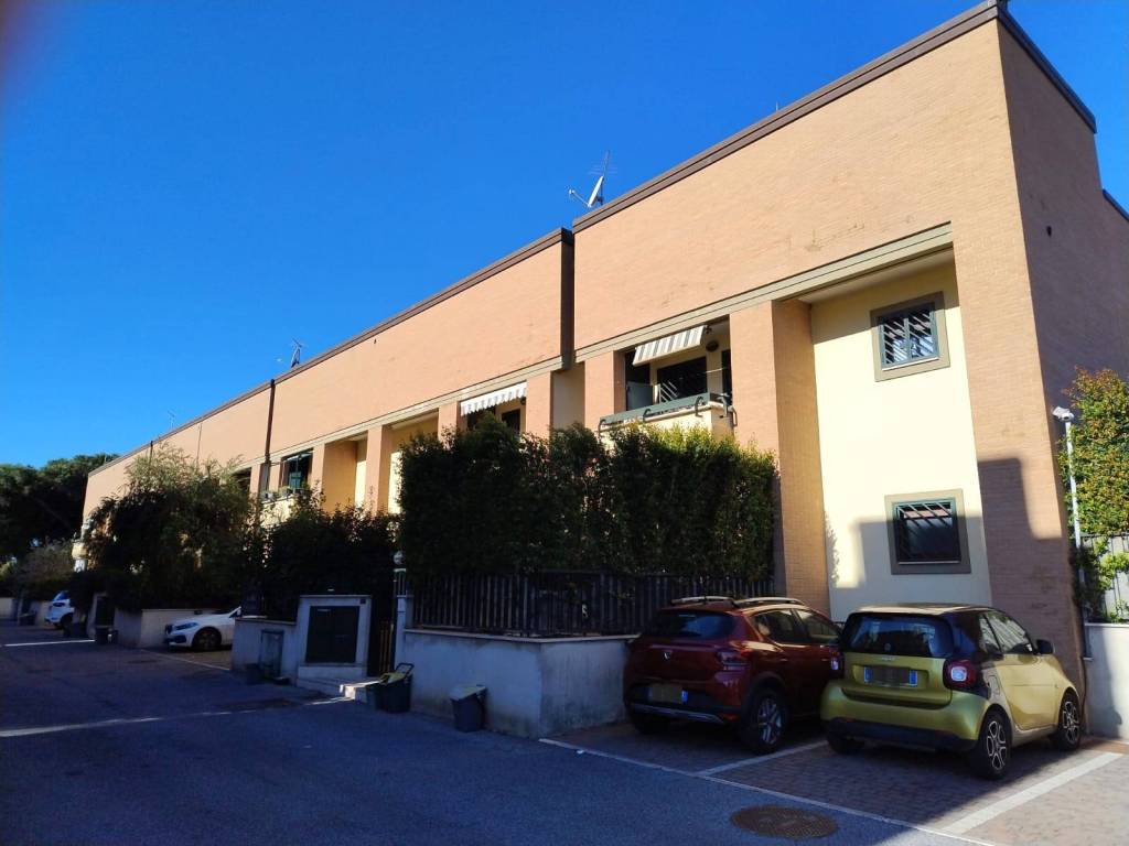 appartamento in vendita a Roma in zona Acilia