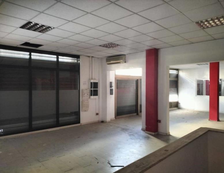 negozio in vendita a Roma in zona Torre Maura