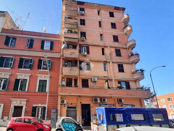 appartamento in vendita a Roma in zona Tuscolano