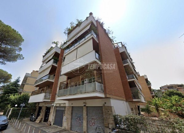 appartamento in vendita a Roma in zona Tomba di Nerone