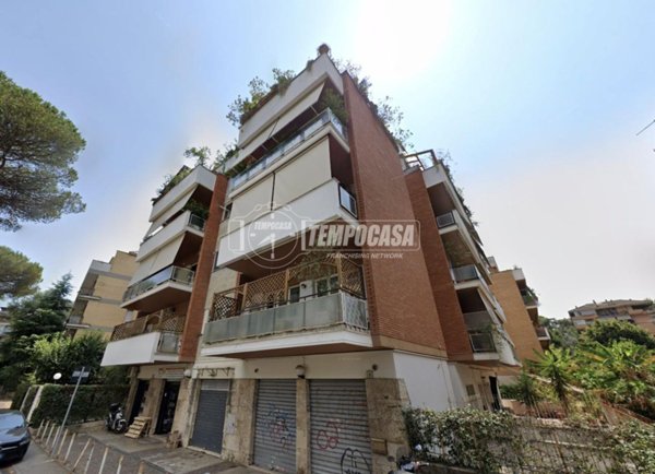 appartamento in vendita a Roma in zona Tomba di Nerone