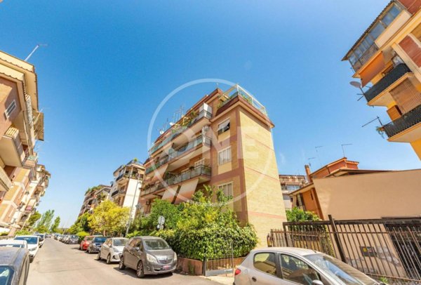 appartamento in vendita a Roma in zona Torre Maura
