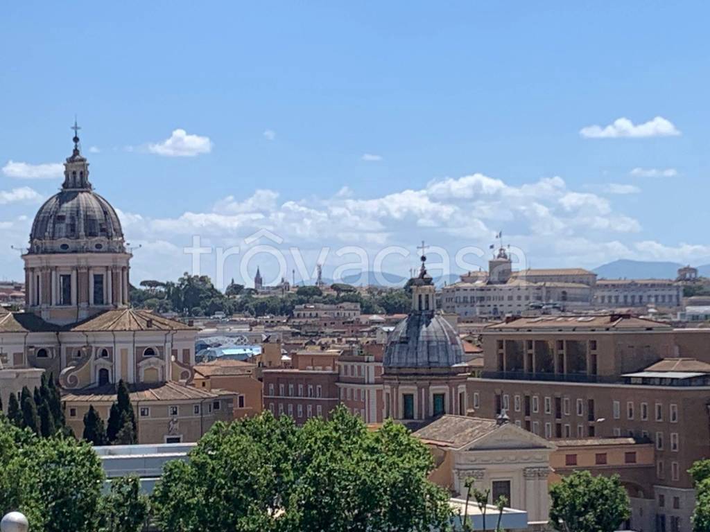 appartamento in vendita a Roma in zona Parione/Sant'Eustachio