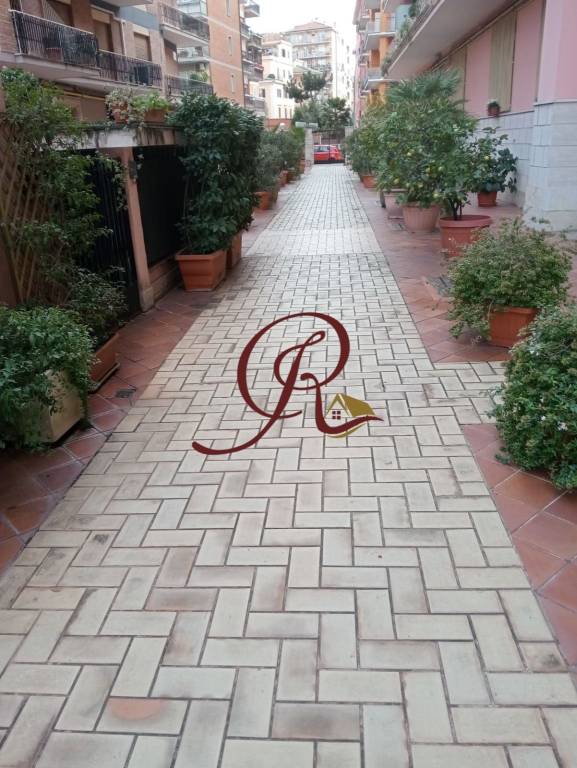 appartamento in vendita a Roma in zona Tuscolano