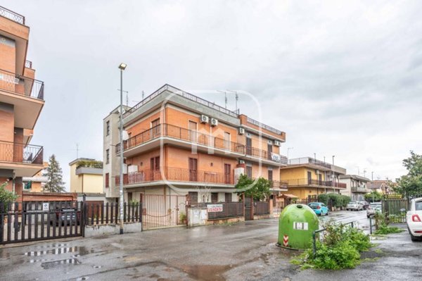 appartamento in vendita a Roma in zona Finocchio