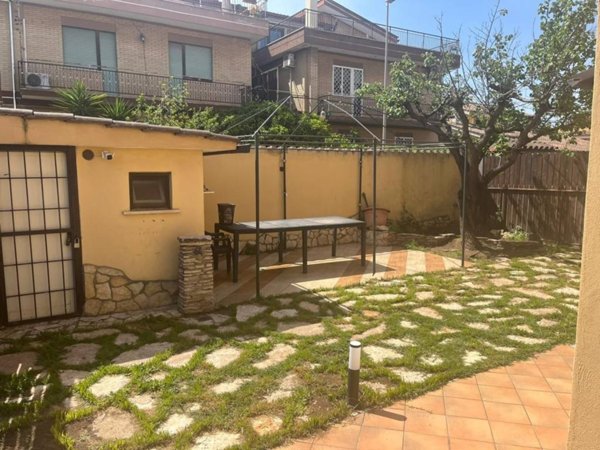appartamento in vendita a Roma in zona Acilia