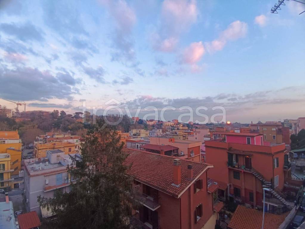 appartamento in vendita a Roma in zona Colle del Sole