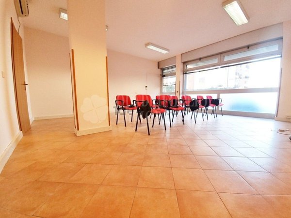 locale commerciale in vendita a Roma in zona Tre Pini - Poggio dei Fiori