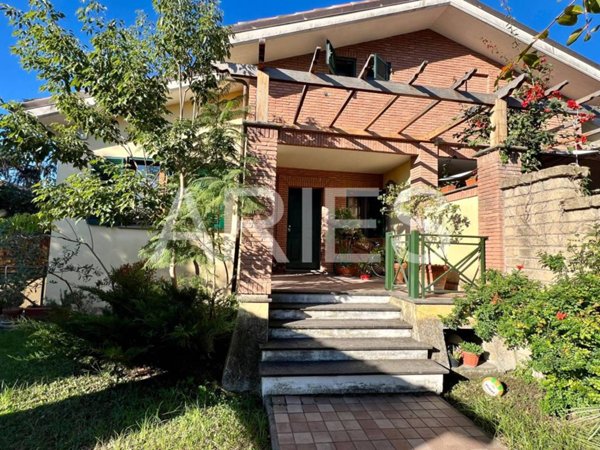 casa indipendente in vendita a Roma in zona Infernetto