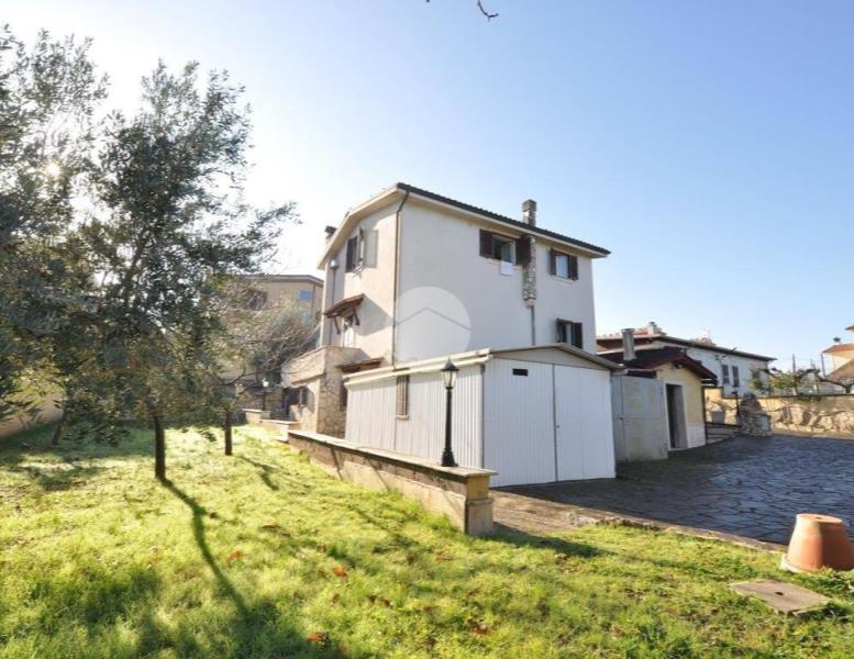 casa indipendente in vendita a Roma in zona Finocchio