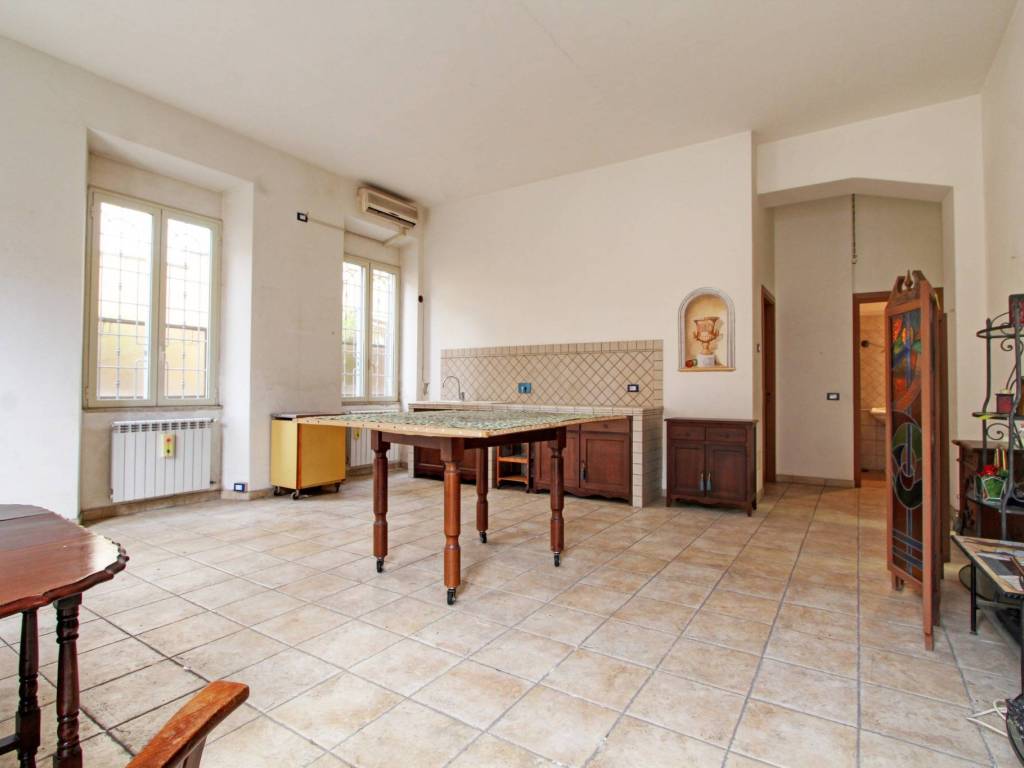 appartamento in vendita a Roma in zona Appio Latino