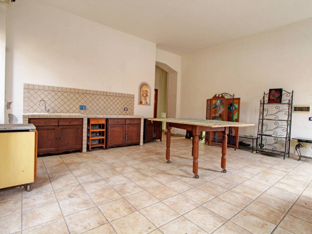 appartamento in vendita a Roma in zona Appio Latino