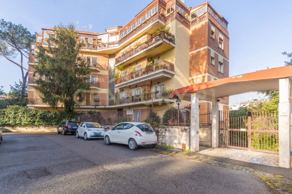 appartamento in vendita a Roma in zona Tomba di Nerone