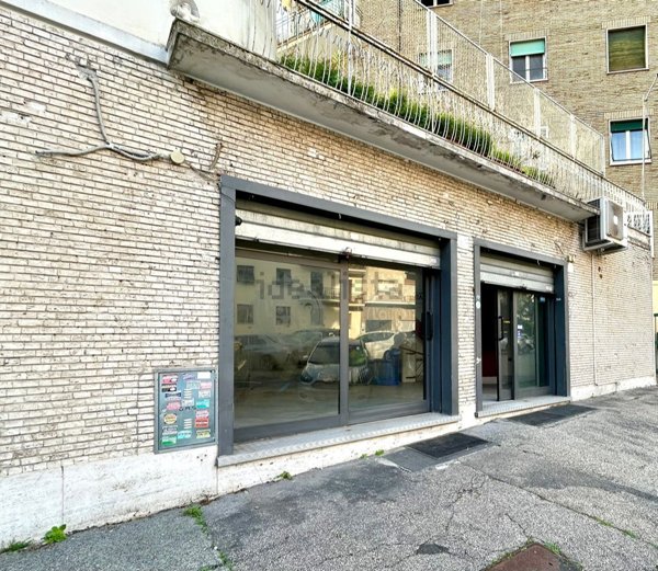 locale commerciale in vendita a Roma in zona Della Vittoria