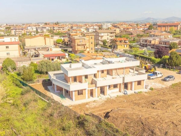appartamento in vendita a Roma in zona Castelverde