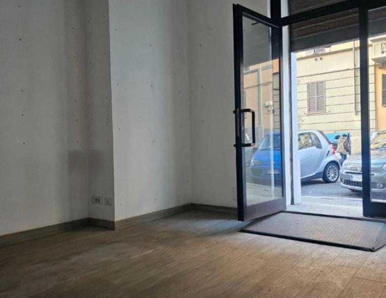 negozio in vendita a Roma in zona Appio Latino