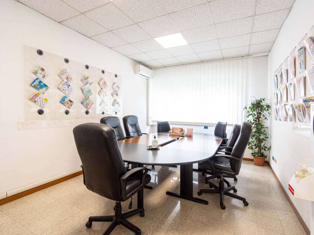 negozio in vendita a Roma in zona Casal Boccone