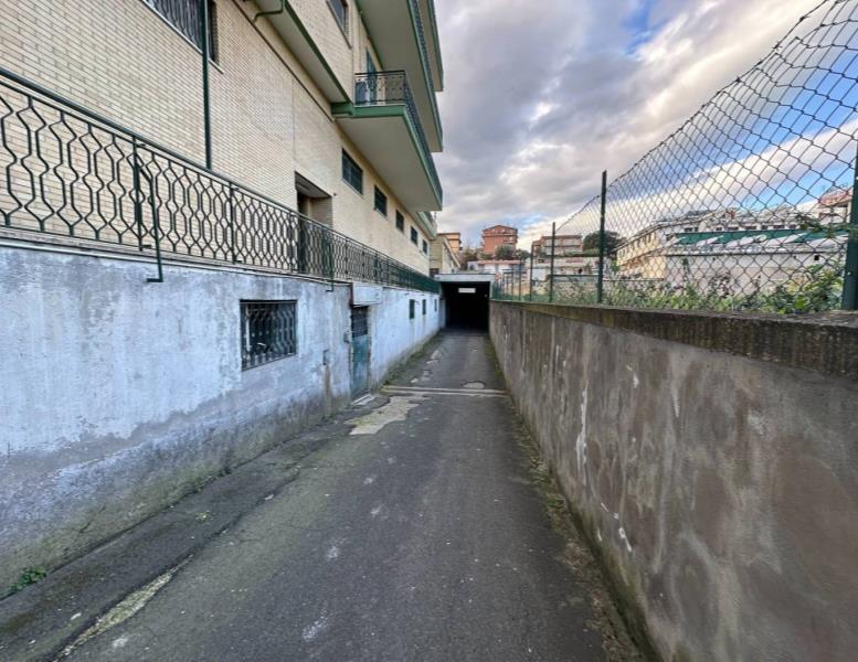 locale commerciale in vendita a Roma in zona Ottavia