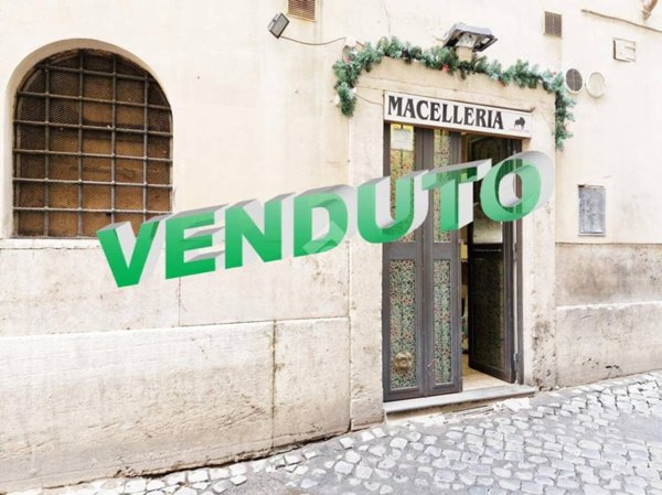 negozio in vendita a Roma in zona Rione Regola