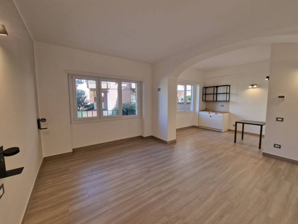 negozio in vendita a Roma in zona Monte Sacro/Talenti