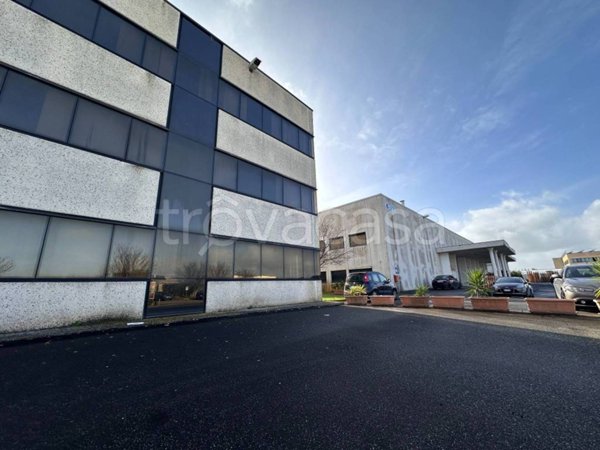 capannone in vendita a Roma