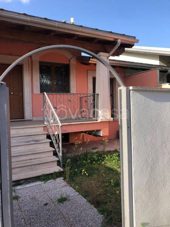 casa indipendente in vendita a Roma in zona Infernetto