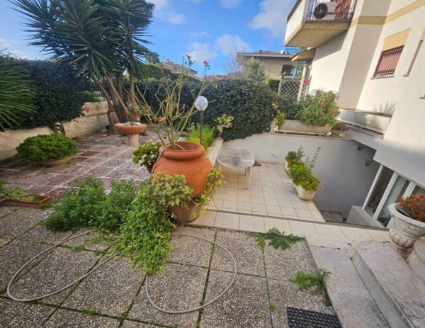 casa indipendente in vendita a Roma in zona Axa