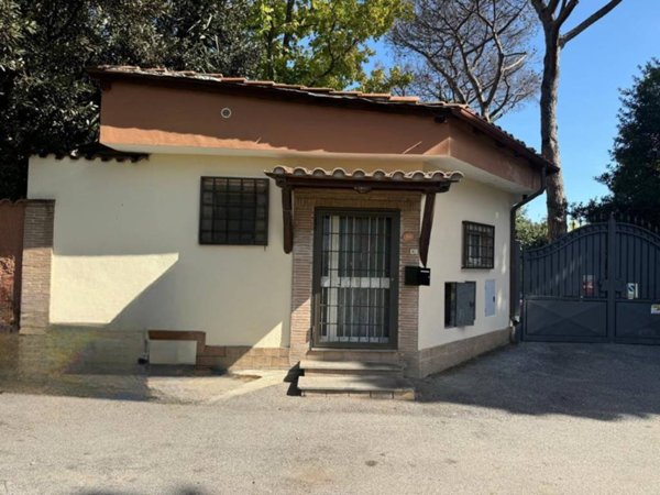 casa indipendente in vendita a Roma in zona Infernetto