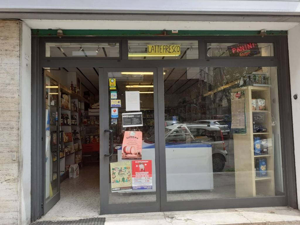 negozio in vendita a Roma in zona Monte Sacro/Talenti