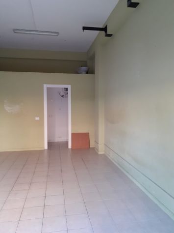 negozio in vendita a Roma in zona Torre Angela