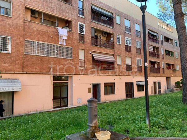 appartamento in vendita a Roma in zona Colle del Sole
