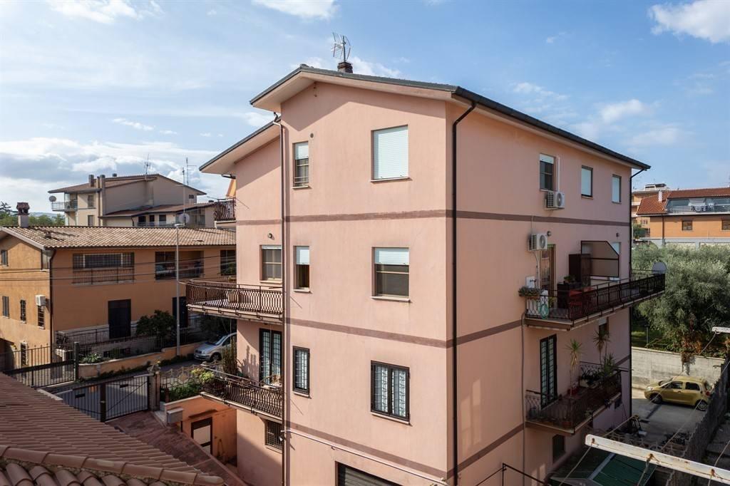appartamento in vendita a Roma in zona Lunghezza