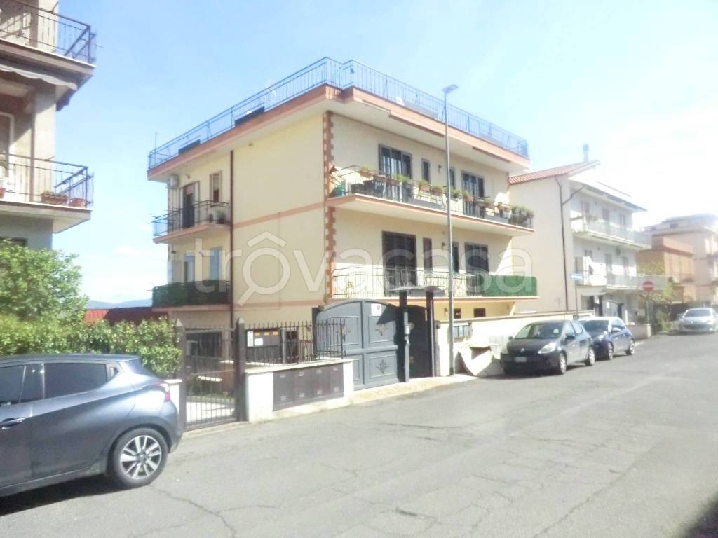 appartamento in vendita a Roma in zona Lunghezza