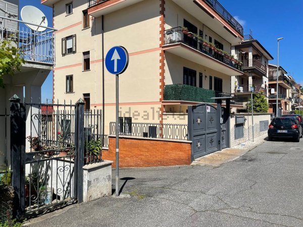 appartamento in vendita a Roma in zona Lunghezza