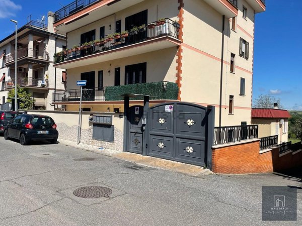 appartamento in vendita a Roma in zona Lunghezza