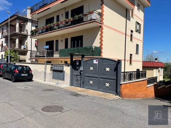 appartamento in vendita a Roma in zona Lunghezza