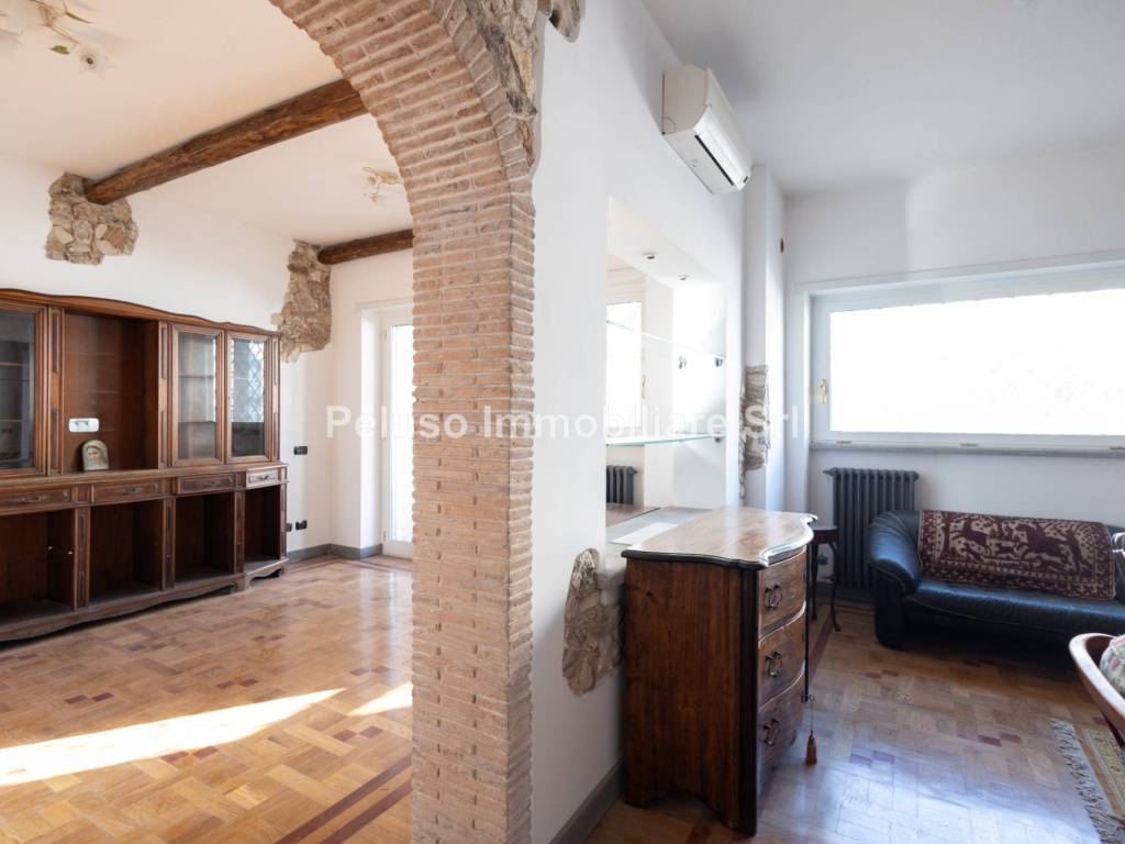 appartamento in vendita a Roma in zona Ardeatino