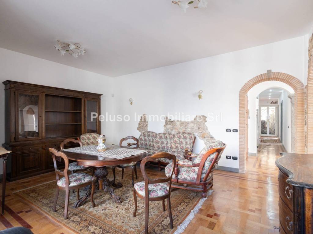 appartamento in vendita a Roma in zona Ardeatino