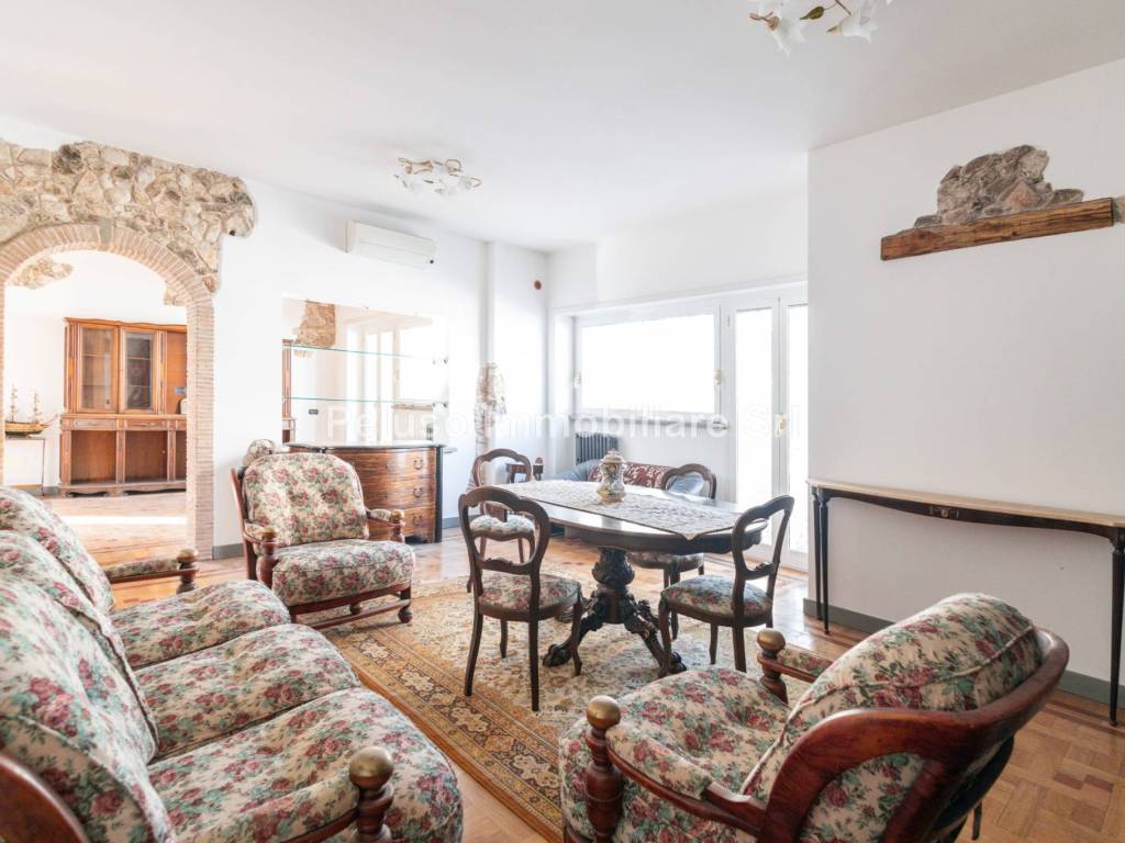 appartamento in vendita a Roma in zona Ardeatino