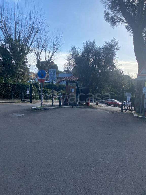 appartamento in vendita a Roma in zona Tomba di Nerone