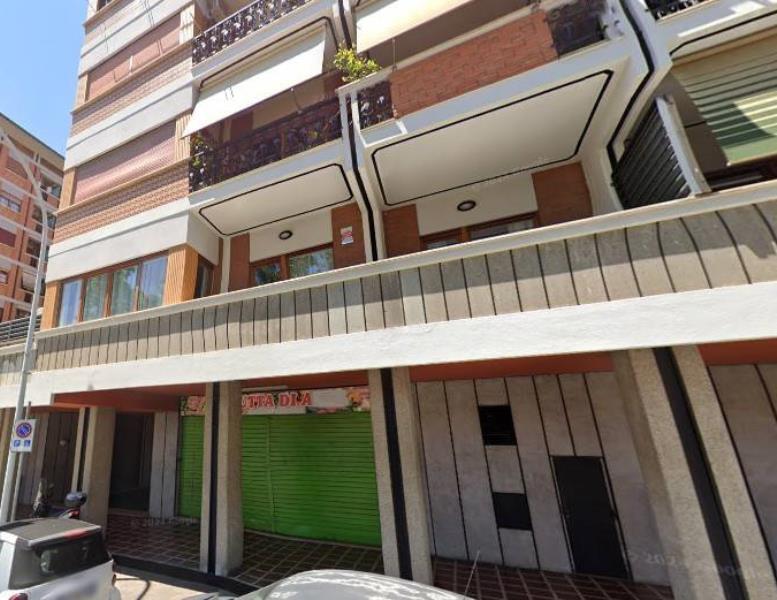 negozio in vendita a Roma in zona Tuscolano